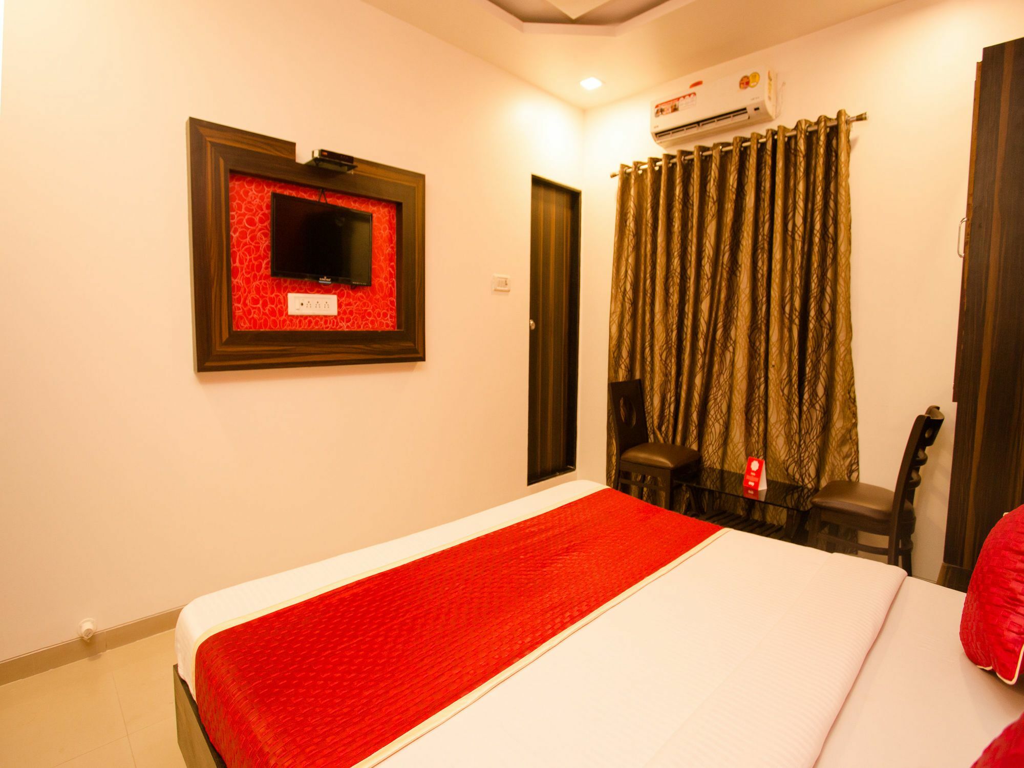 Hotel Adore Palace Mumbai Exterior photo