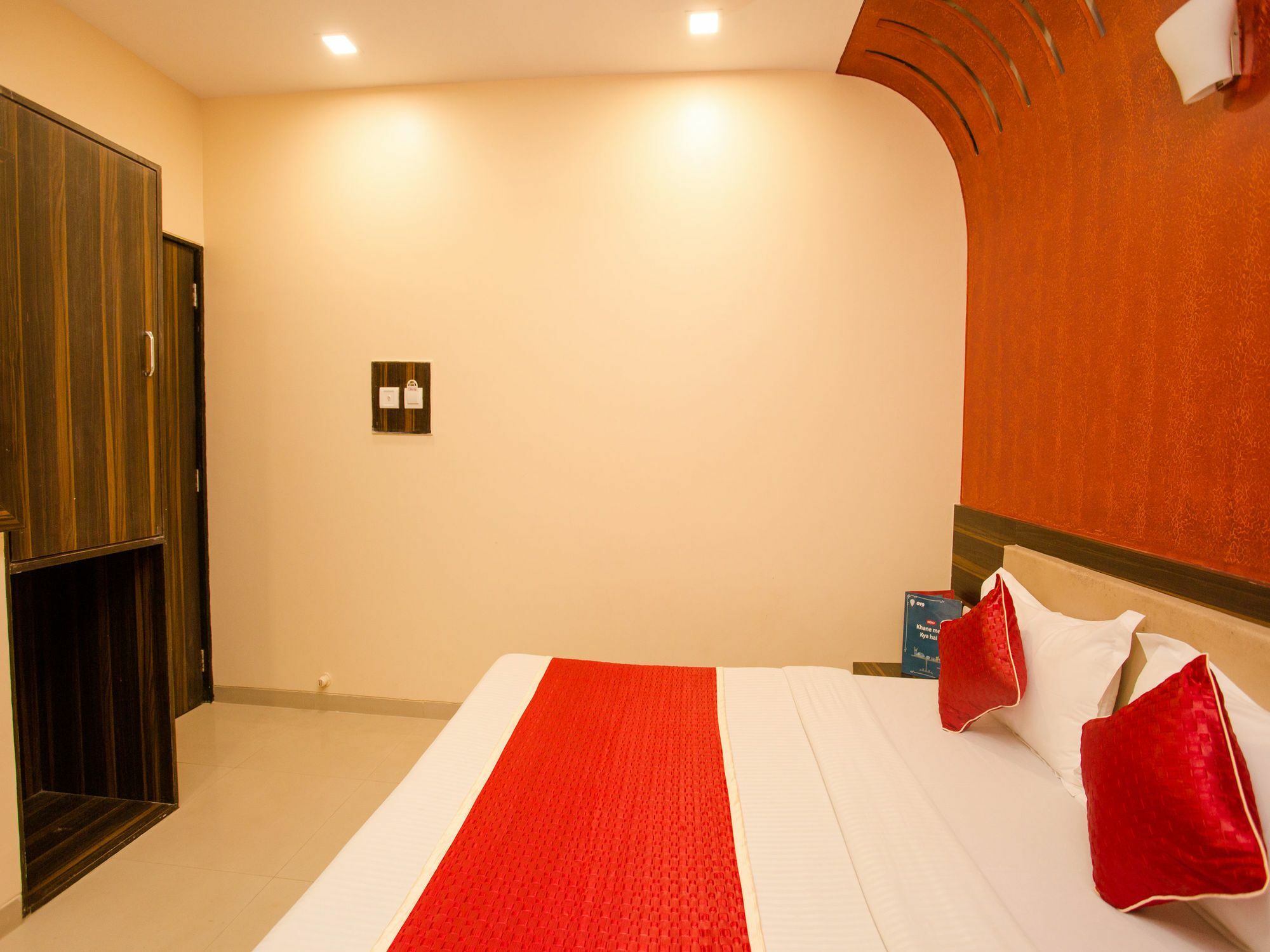 Hotel Adore Palace Mumbai Exterior photo